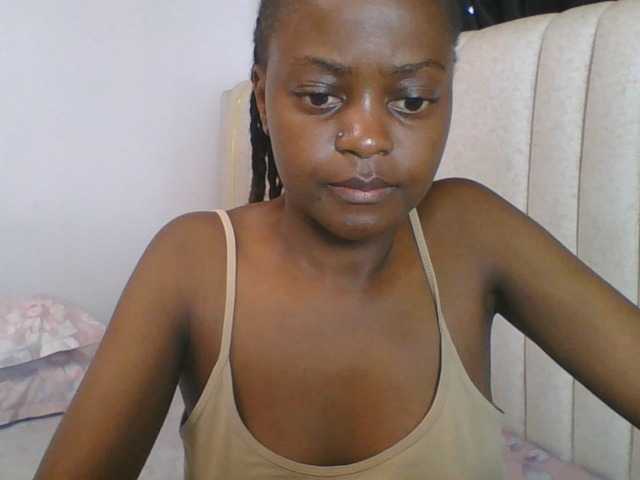 cutey-luv live cam on BongaCams