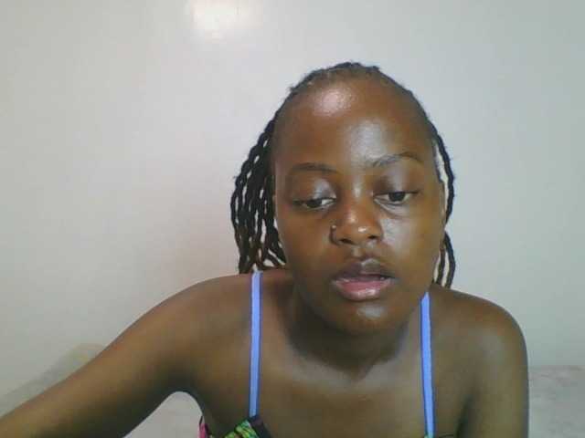 cutey-luv live cam on BongaCams
