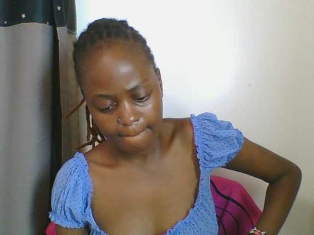 cutey-luv live cam on BongaCams