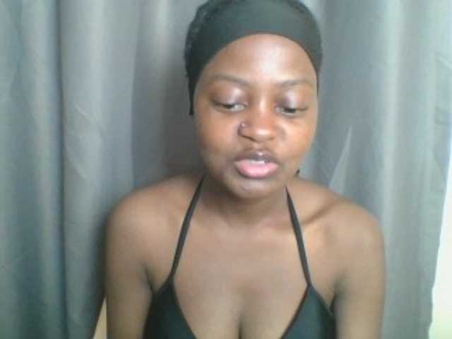 cutey-luv live cam on BongaCams