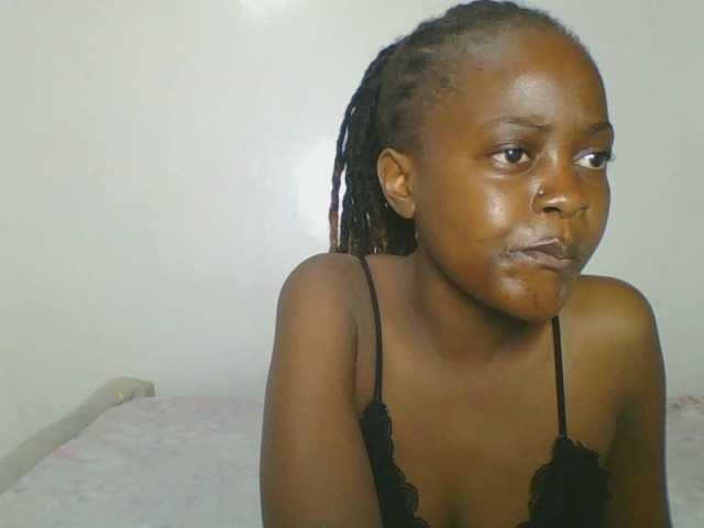 cutey-luv live cam on BongaCams