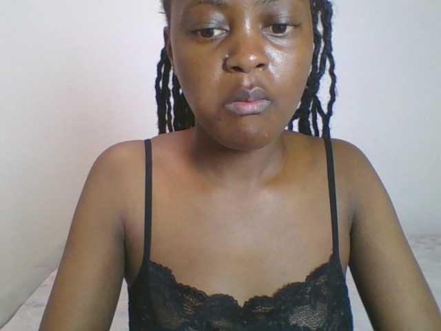 cutey-luv live cam on BongaCams