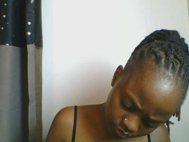 cutey-luv live cam on BongaCams