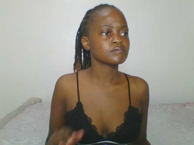 cutey-luv live cam on BongaCams