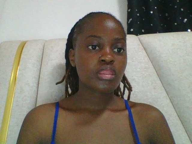 cutey-luv live cam on BongaCams