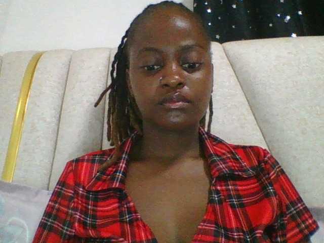 cutey-luv live cam on BongaCams