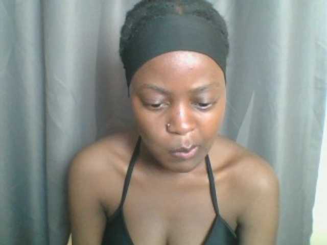 cutey-luv live cam on BongaCams