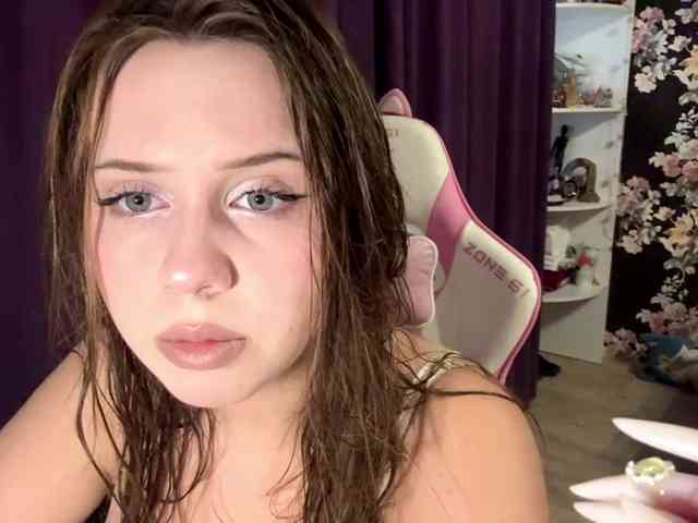 KittyLolaMeow webcam