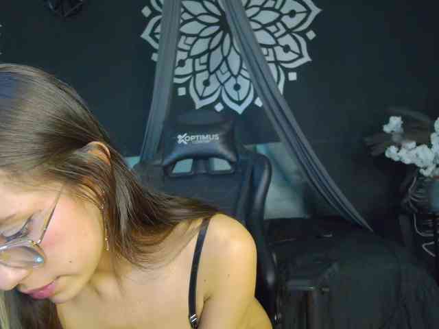 Annie-Muse- webcam