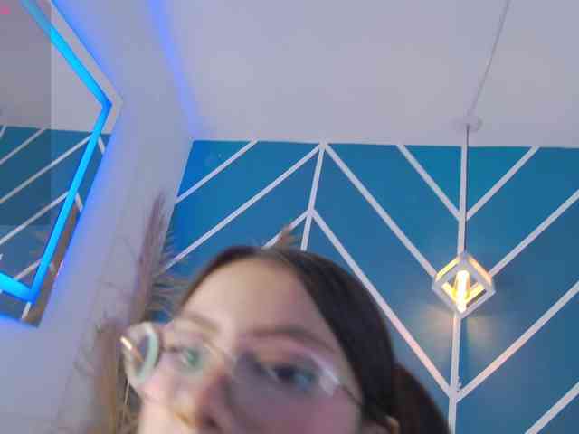 Annie-Muse- webcam