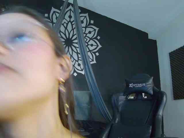 Annie-Muse- webcam