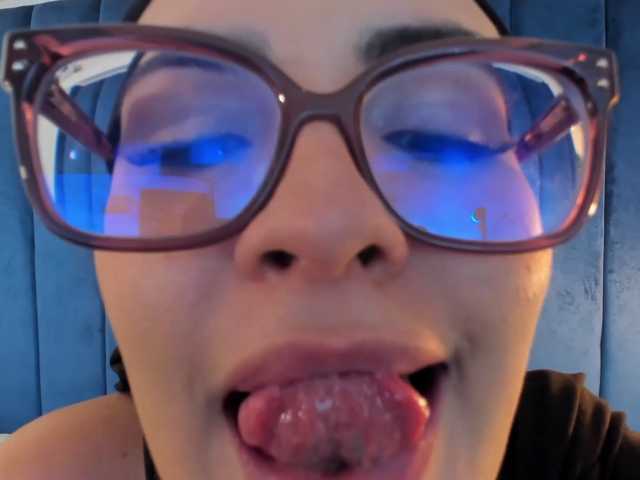 MIRANDACUTE live cam on BongaCams