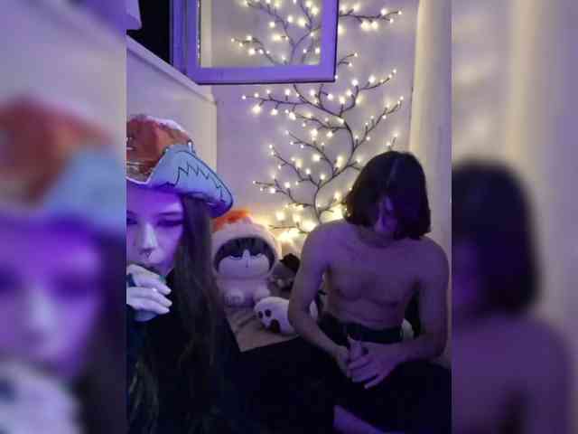 CharismaFox webcam