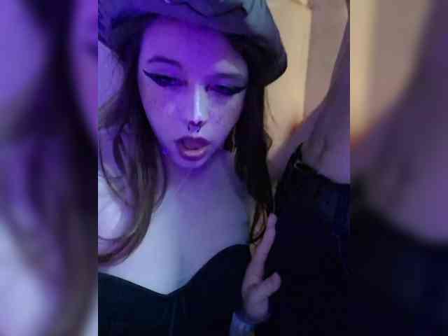 CharismaFox webcam