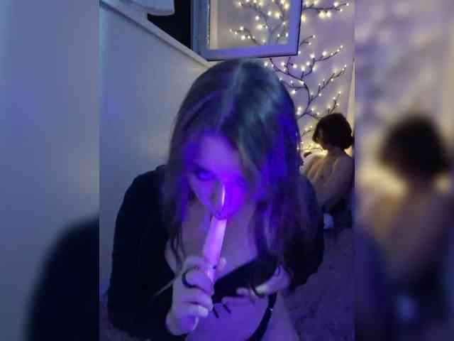 CharismaFox webcam