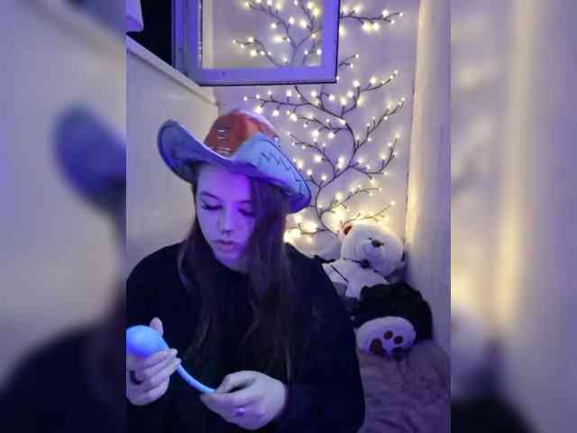 CharismaFox webcam