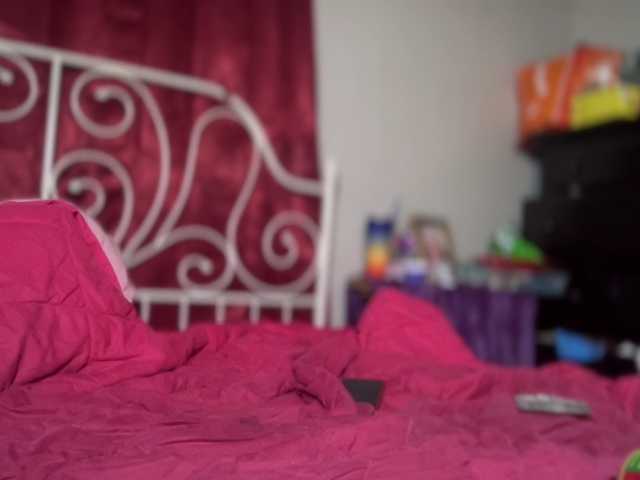 G0ldenare0las1 live cam on BongaCams
