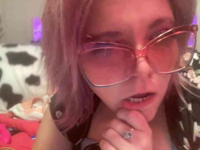 G0ldenare0las1 webcam