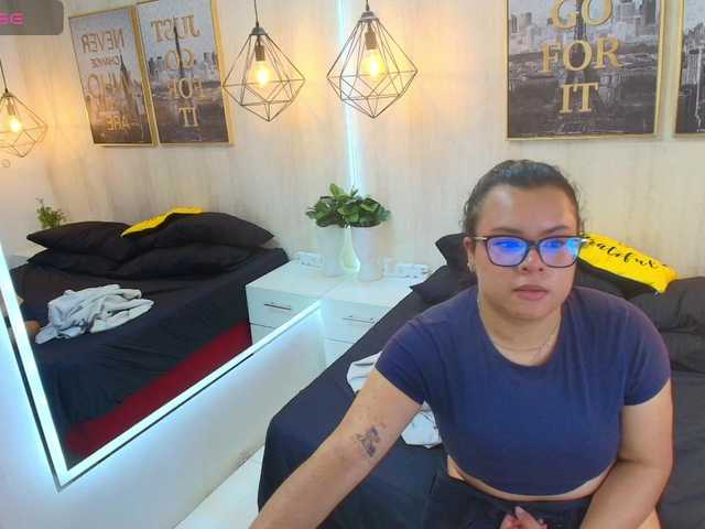 Emmy-honey live cam on BongaCams