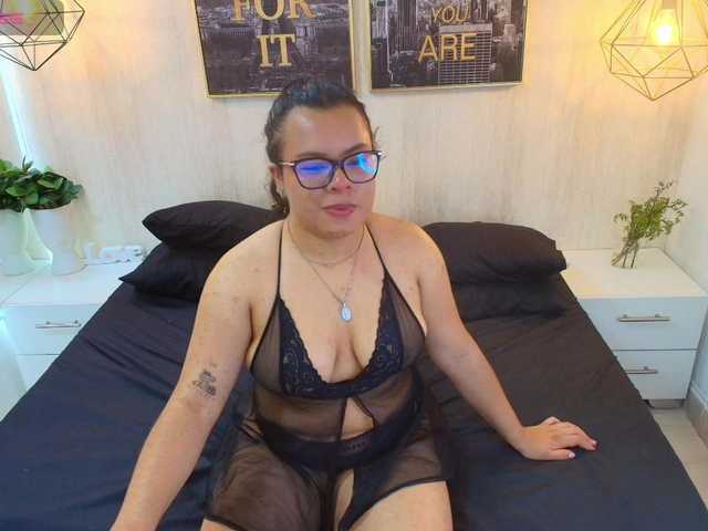 Emmy-honey live cam on BongaCams