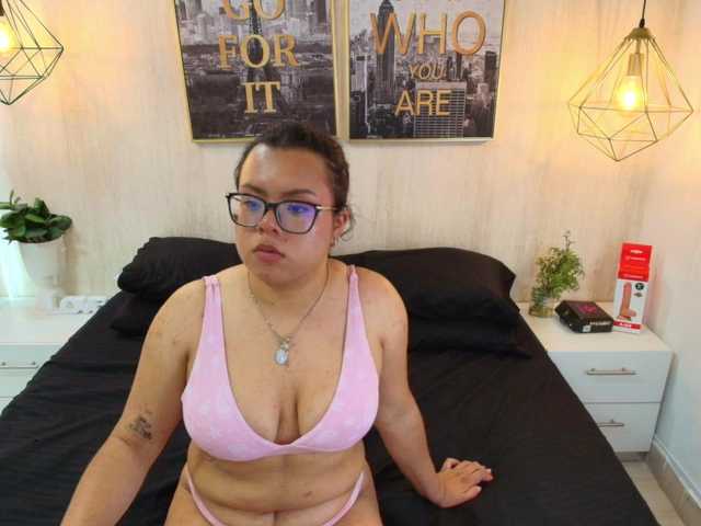 Emmy-honey live cam on BongaCams