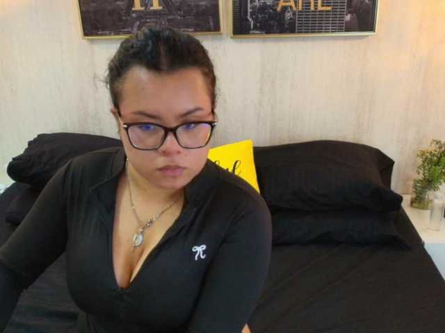 Emmy-honey live cam on BongaCams