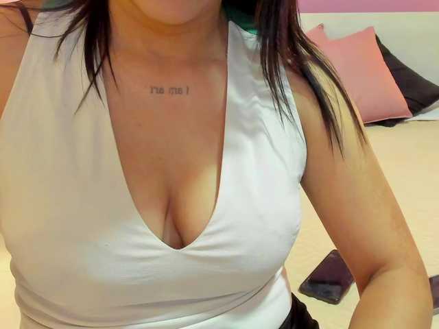 IsaEvans live cam on BongaCams