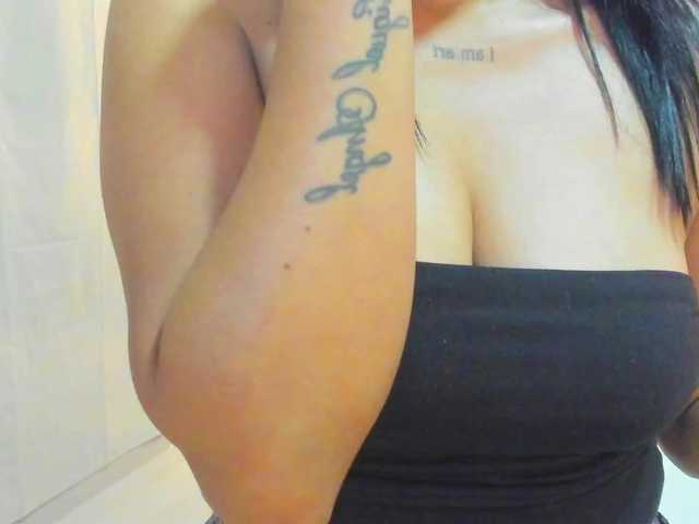 IsaEvans live cam on BongaCams
