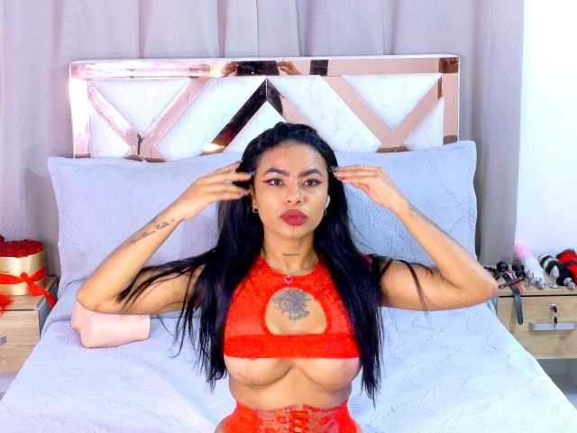 Anneroaa live cam on BongaCams