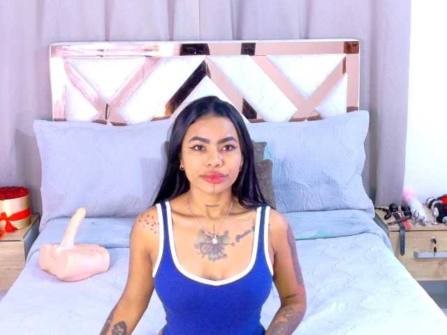 Anneroaa live cam on BongaCams