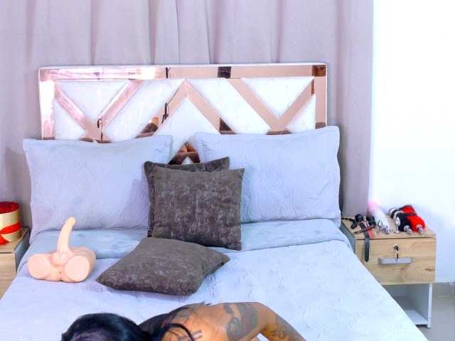 Anneroaa live cam on BongaCams