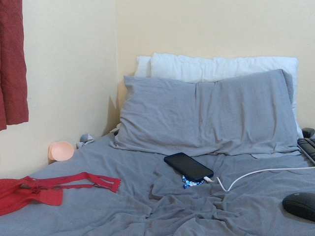 Velvetvixen-1 live cam on BongaCams