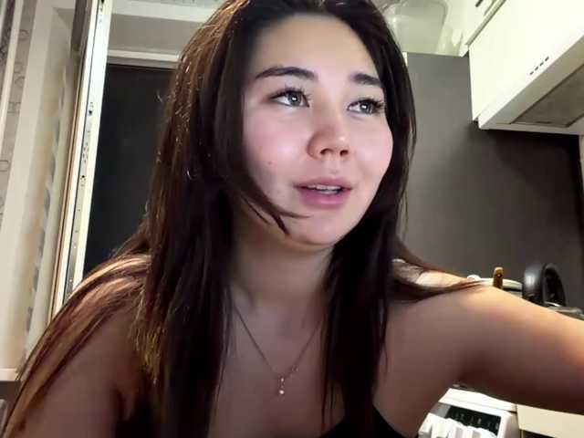 CrystaTakenaka live cam preview