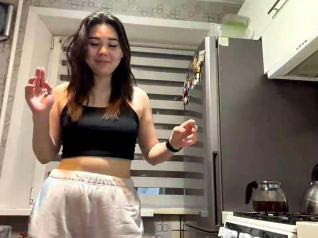 CrystaTakenaka live cam preview
