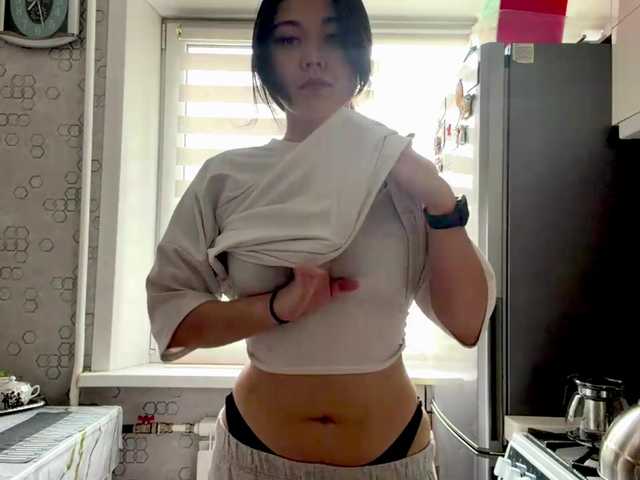 CrystaTakenaka live cam preview