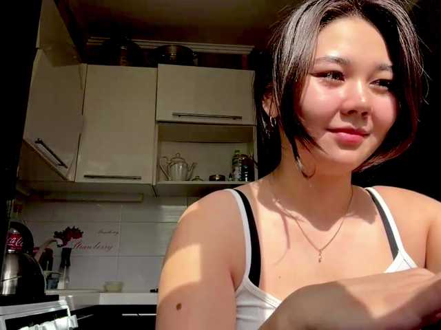 CrystaTakenaka live cam preview