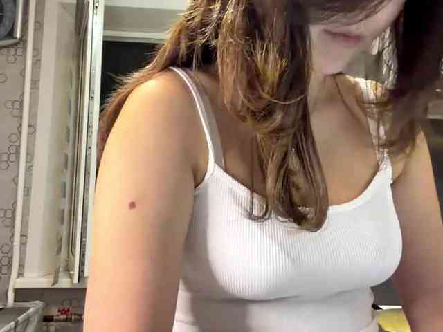 CrystaTakenaka webcam