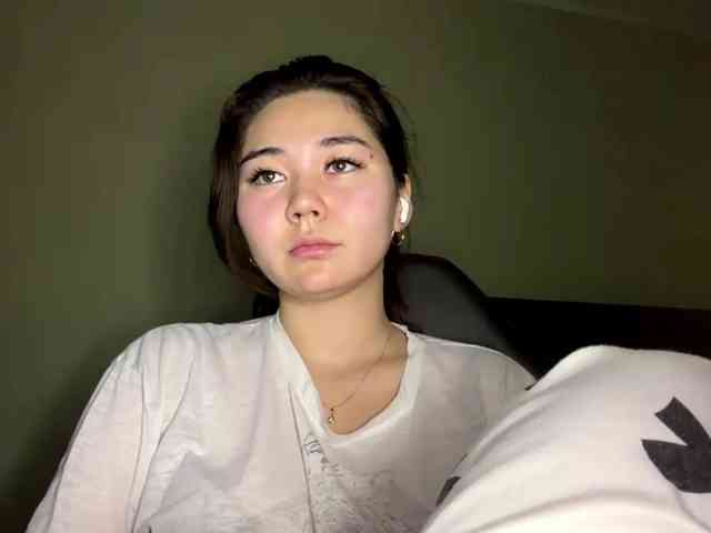 CrystaTakenaka webcam