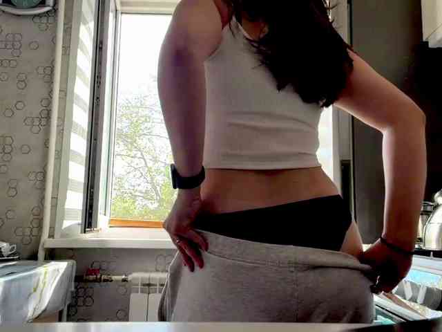 CrystaTakenaka webcam