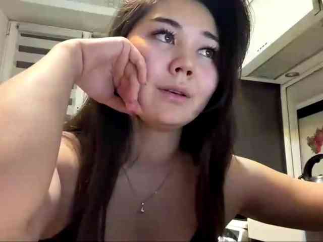 CrystaTakenaka webcam
