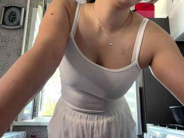 CrystaTakenaka webcam