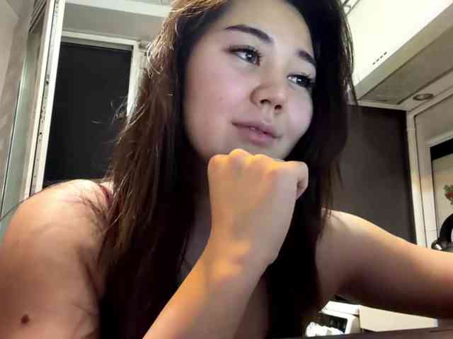 CrystaTakenaka webcam