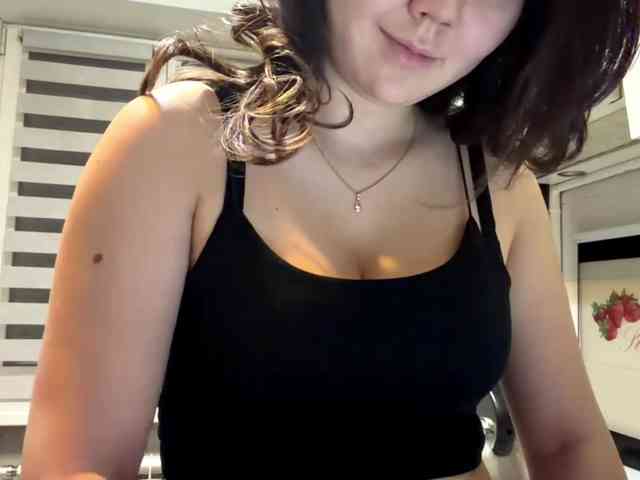 CrystaTakenaka webcam