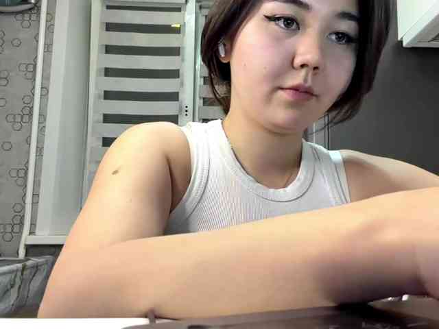 CrystaTakenaka webcam