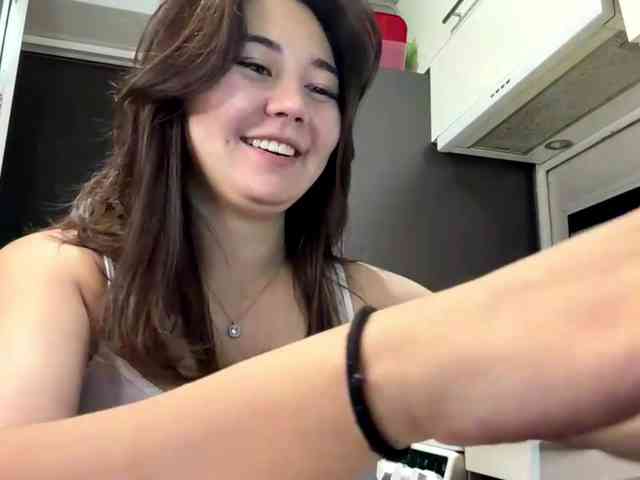 CrystaTakenaka webcam