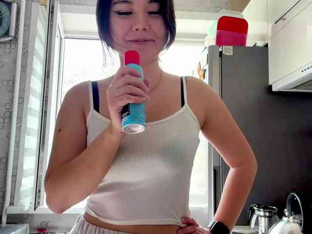 CrystaTakenaka webcam