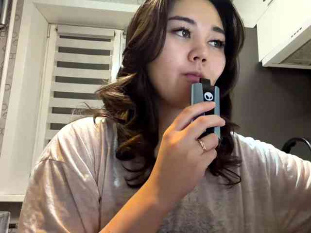 CrystaTakenaka webcam