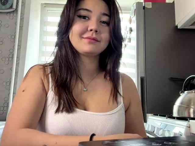 CrystaTakenaka webcam