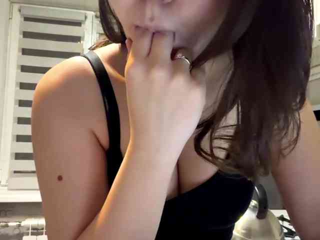 CrystaTakenaka webcam