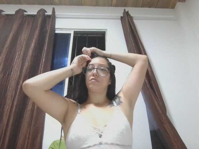 SaritaV live cam on BongaCams